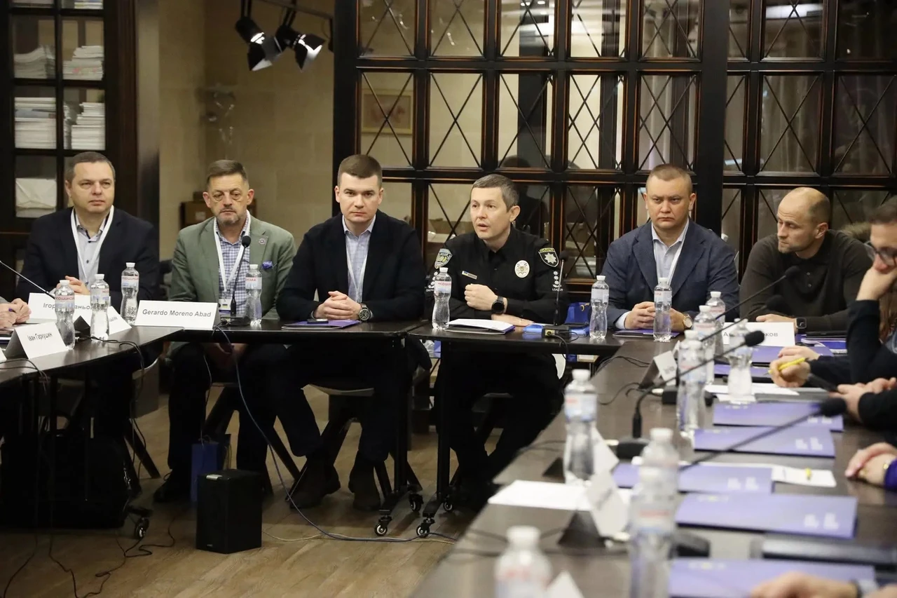 Кому заборонено видавати озброєння ? Обмеження в законодавстві України