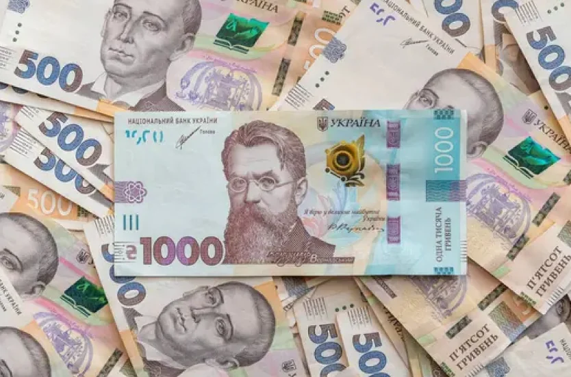 Українські банкноти 1000 і 500 гривень як митні надходження до бюджету