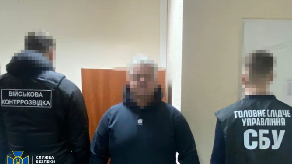 Дмитро Басов («Тенор») у супроводі слідчих СБУ та військової контррозвідки