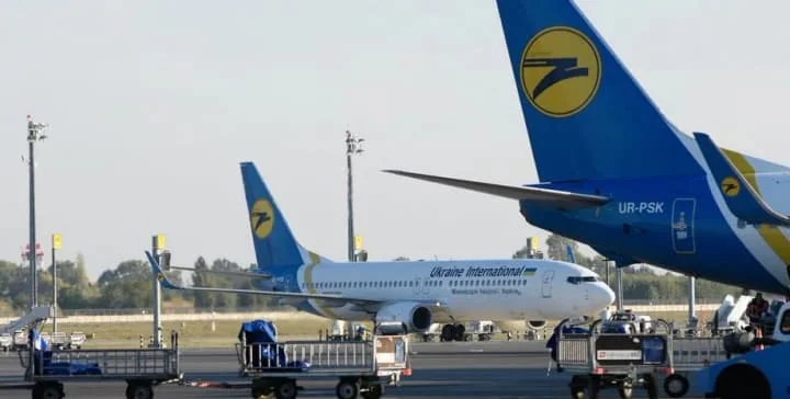 Самолеты Ukrainian International Airlines в аэропорту под налоговым давлением