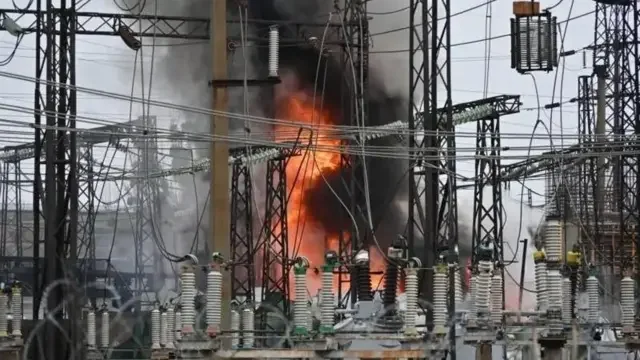 Пожежа на енергообєкті ДТЕК у Києві після російської атаки