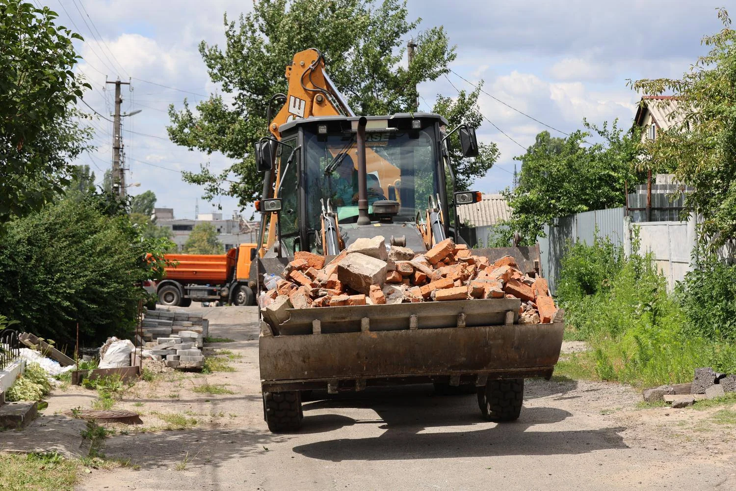 Уряд виділяє 3,04 млрд грн на відновлення Вишневого після обстрілу