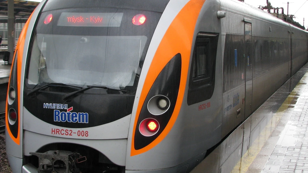 Потяг 706 Перемишль — Київ: розклад, маршрут і практичні поради